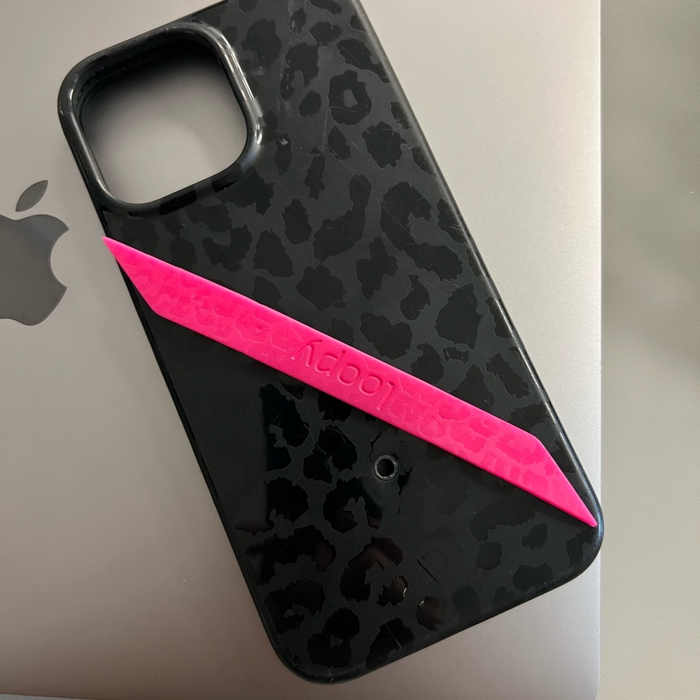 iPhone 12/13 pro max loopy- comes with clear loop and hot pink leopard loop